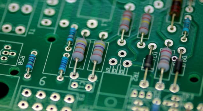 SMD vs Through-Hole Components