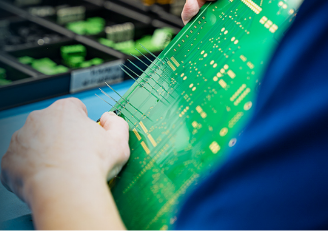 THT vs SMT PCB Assembly